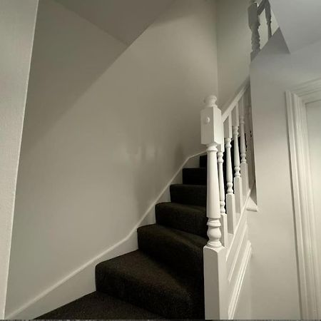 Modern Townhouse - 3 Bed 2.5 Bath 2 Private Gated Parking Villa Wellingborough Buitenkant foto