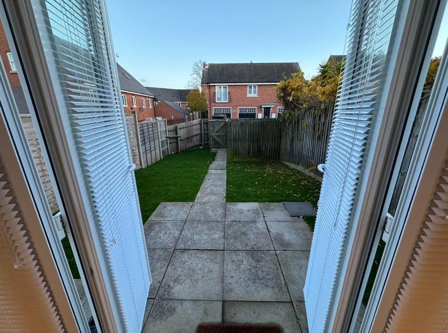 Modern Townhouse - 3 Bed 2.5 Bath 2 Private Gated Parking Villa Wellingborough Buitenkant foto