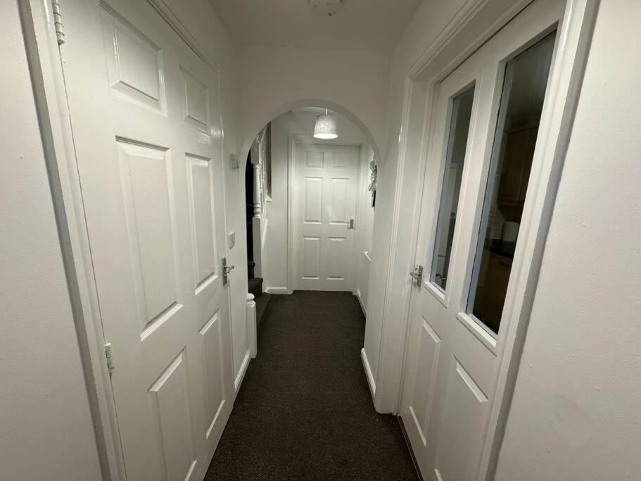 Modern Townhouse - 3 Bed 2.5 Bath 2 Private Gated Parking Villa Wellingborough Buitenkant foto