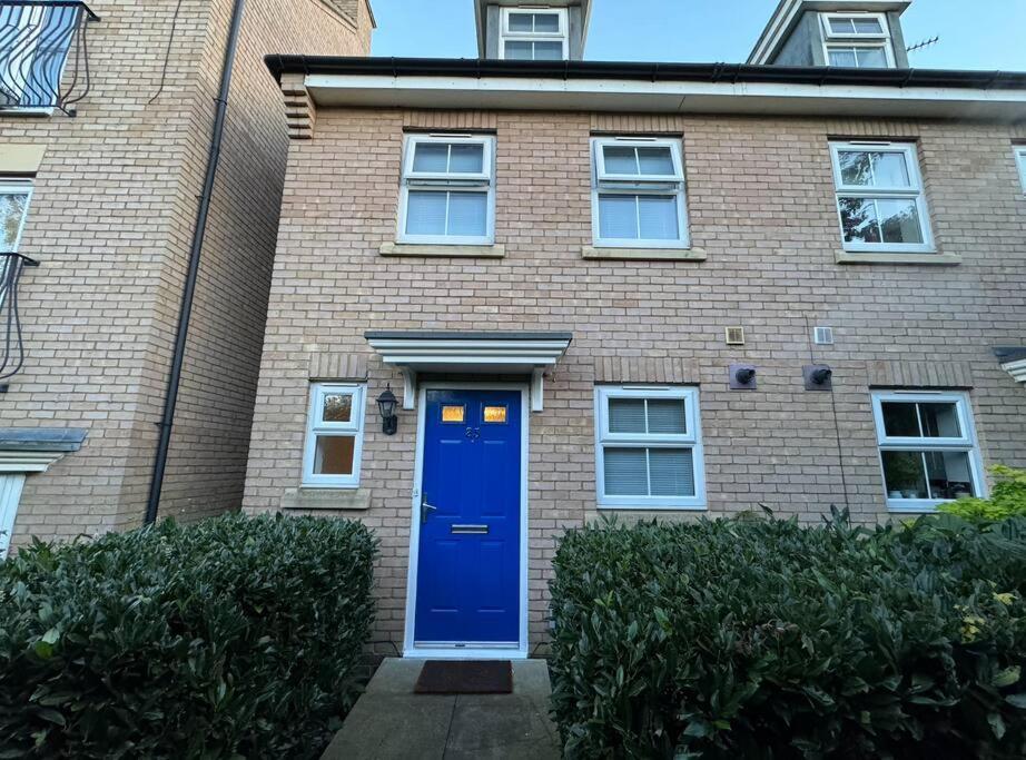 Modern Townhouse - 3 Bed 2.5 Bath 2 Private Gated Parking Villa Wellingborough Buitenkant foto