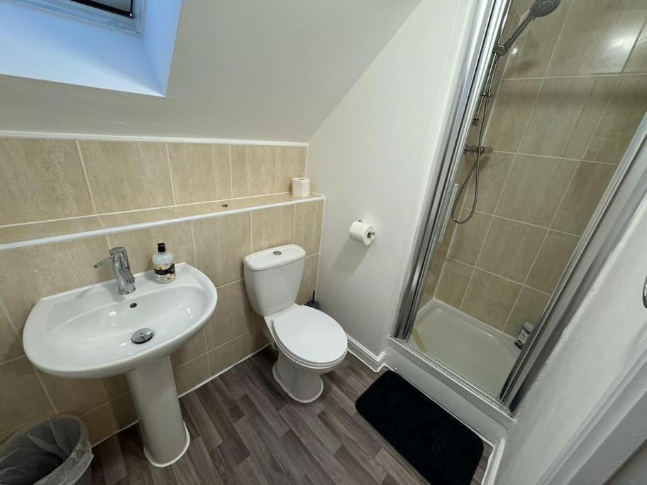 Modern Townhouse - 3 Bed 2.5 Bath 2 Private Gated Parking Villa Wellingborough Buitenkant foto