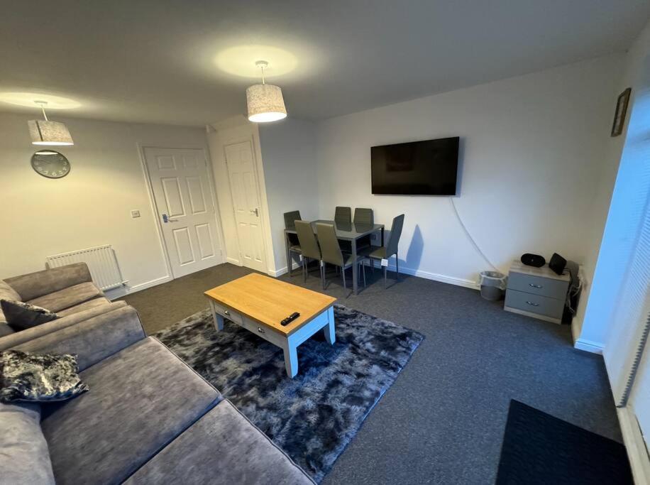 Modern Townhouse - 3 Bed 2.5 Bath 2 Private Gated Parking Villa Wellingborough Buitenkant foto