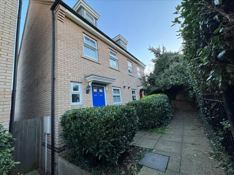 Modern Townhouse - 3 Bed 2.5 Bath 2 Private Gated Parking Villa Wellingborough Buitenkant foto