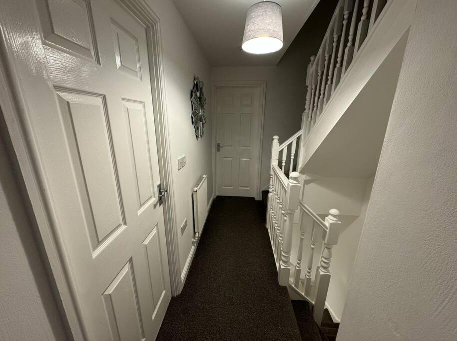 Modern Townhouse - 3 Bed 2.5 Bath 2 Private Gated Parking Villa Wellingborough Buitenkant foto