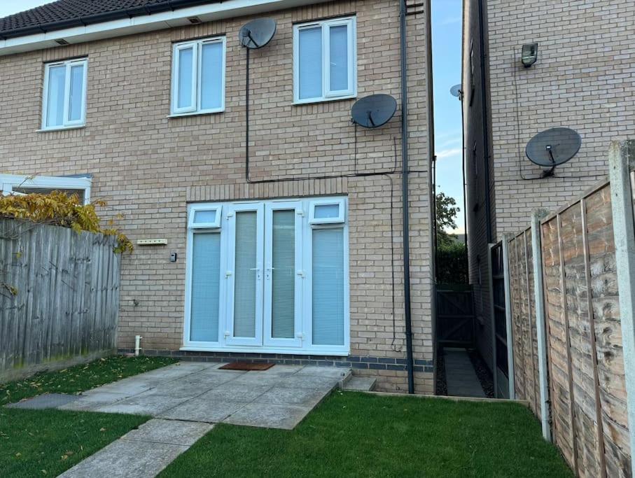 Modern Townhouse - 3 Bed 2.5 Bath 2 Private Gated Parking Villa Wellingborough Buitenkant foto